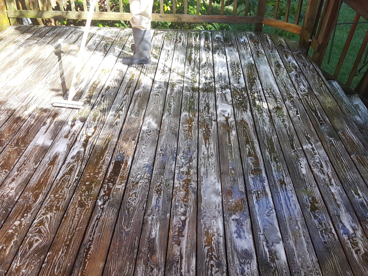 Deck pressure washing in Harford County